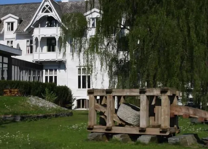 Hotell Thon Sandven 4*